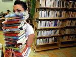 Bibliotekom grozi na razie tylko zmniejszenie dotacji na zakup książek