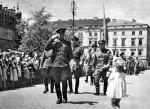 Żołnierze radzieccy “wyzwalają” Lublin, lato 1944 roku