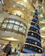 Dwa tygodnie przed Bożym Narodzeniem klienci szturmują sklepy i galerie handlowe w poszukiwaniu prezentów 