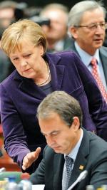 Kanclerz Niemiec Angela Merkel i premier Hiszpanii  Jose Luis Zapatero na szczycie Unii Europejskiej w Brukseli