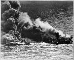 Płonie aliancki tankowiec storpedowany przez niemieckiego U-Boota  