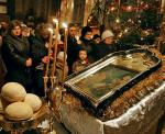 Według Eugeniusza Czykwina późniejsze święta u prawosławnych mają też plusy, np. „brak tej całej komercji”. Na zdjęciu cerkiew św. Mikołaja w Białymstoku, wigilia Bożego Narodzenia 2006 r.