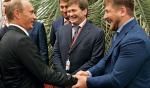 Ramzan Kadyrow (z prawej), prezydent Czeczenii, nie ma wątpliwości: Władimir Putin (z lewej) „dał nam wszystko na tej ziemi”