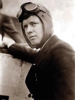 Charles Lindbergh na moment przed wylotem  z Roosevelt Field pod Nowym Jorkiem