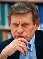 Prof. Leszek Balcerowicz uważa, że decyzje rządu związane z OFE nadwerężą zaufanie obywateli do państwa. Michał Boni, szef doradców premiera przekonuje, że to przejaw odpowiedzialności 