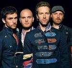 Chris Martin (na pierwszym planie) prowadzi Coldplay na muzyczną wojnę