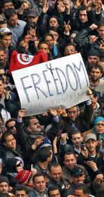 Piątek. Protest w Tunisie chwilę przed ucieczką Ben Alego
