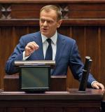 Premier Donald Tusk mówił w Sejmie, że decyzje w sprawie katastrofy smoleńskiej podejmował  po 10 kwietnia „rząd polski, a nie banda zdrajców”