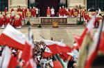 W 2005 r. na pogrzebie papieża wśród kilku milionów uczestników (źródła mówią o 3 – 5 mln) było ok. 1,5 miliona Polaków