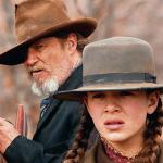 Jeff Bridges  i Hailee Steinfeld  w „Prawdziwym męstwie”