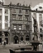 Tak zwana czarna kamienica w Rynku lwowskim, z czasów renesansu