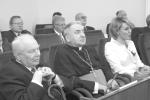 W Senacie z arcybiskupem Józefem Kowalczykiem i Jolantą Szymanek-Deresz, 2004 r.