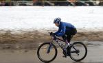 Jedną z konkurencji zimowego triathlonu jest wyścig rowerzystów (fot. Jacek Prondzyński/Poland Bike)