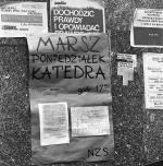 Plakat informujący o marszu protestacyjnym NZS i „Solidarności” przeciw przetrzymywaniu więźniów  politycznych. Wrocław, maj 1981 r.