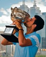 Novak Djoković wygrał w Melbourne po raz drugi, teraz czas na wielkoszlemowe triumfy bliżej domu (fot. Nicolas ASFOURI)