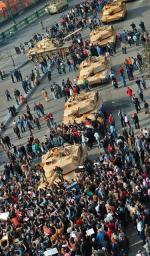 Kair wczoraj, centralny plac Tahrir. Dziś protestujących ma być jeszcze więcej