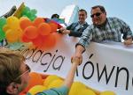 Projekt Sojuszu umożliwia związkom homoseksualnym m.in. wspólne opodatkowanie partnerów.  Na zdjęciu poseł SLD Ryszard Kalisz podczas Parady Równości w 2007 r. w Warszawie