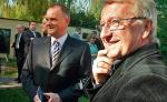Andrzej Kwiatkowski (z prawej, na zdjęciu w 2004 r. z ówczesnym szefem TVP 1  Sławomirem Zielińskim) pełni dziś obowiązki szefa Akademii Telewizyjnej 