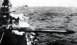 Niemiecki torpedowiec odpala torpedę  