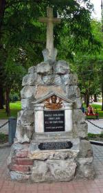 Cmentarz w Stanisławowie został zniszczony w 1980 roku. Pozostawiono tylko 11 nagrobków, w tym poety Maurycego Gosławskiego (na zdjęciu