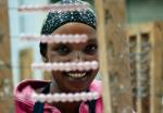 Fabryka Kazuri powstała, by zatrudnienie w niej znalazły kenijskie kobiety samotnie wychowujące dzieci 