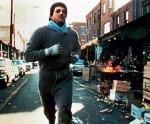 „Rocky” (1976), reż. John G. Avildsen. Sylvester Stallone jako chłopak ze slumsów z szansą walki o pas mistrza. Bajka według schematu od zera do bohatera. „Rocky” ukształtował wizerunek boksera  w popkulturze
