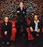 R.E.M.: Michael Mills (basista), Michael Stipe (wokalista) i Peter Buck (gitarzysta) (fot. Warner Music Polska)