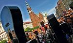 We Wrocławiu kilka razy próbowano pobić Gitarowy Rekord Guinnessa.   Udało się  w 2009 r.,  gdy zagrało 6346 muzyków.  Na zdjęciu próba w 2005 r.