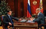 Prezydent Rosji Dmitrij Miedwiediew (z lewej) i prezes Rosatomu Siergiej Kirienko mają powody do zadowolenia. Koncern umacnia pozycję na świecie 