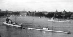 Niszczyciele ORP „Burza” i ORP „Wicher” oraz okręt podwodny ORP „Żbik”wpływają do portu w Sztokholmie, 1934 r.