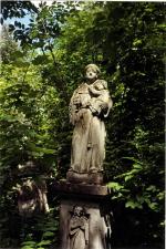 Figura nagrobna na cmentarzu w Zbarażu  