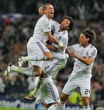 Pepe, Marcelo i Sami Khedira cieszą się  po pierwszym golu dla Realu (fot. Andres Kudacki)