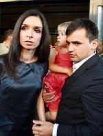 Marta i Marcin Dubienieccy nie unikali publicznych występów.  Na zdjęciu  z córką podczas zakończenia kampanii prezydenckiej Jarosława Kaczyńskiego w lipcu  2010 roku