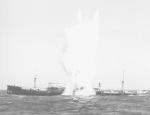 Pocisk z „Admirala Grafa Spee” topi frachtowiec „Tairoa” 3 grudnia 1939 r. 