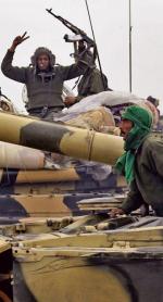 Wojskowi wierni Muammarowi Kaddafiemu w pobliżu Adżdabii