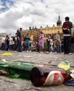 W Polsce wciąż najwięcej spożywa się piwa. Na zdjęciu Juwenalia w Krakowie w 2008 r. 