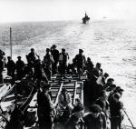 Żołnierze polscy na pokładzie statku płynącego  w konwoju do Narwiku, 23 – 24 maja 1940 r. 
