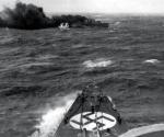 HMS „Glowworm” tonie po ataku na niemiecki krążownik „Admiral Hipper”