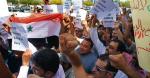 Demonstrantów popierają Syryjczycy mieszkający  za granicą. Na zdjęciu pikieta pod konsula- tem Syrii  w Dubaju