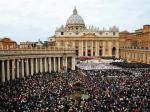Plac św. Piotra w Rzymie może pomieścić 150 tys. osób. Na zdjęciu pogrzeb Jana Pawła II  8 kwietnia 2005 r.  