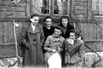 Grupa kobiet – żołnierzy  AK-OAK z Obwodu  Wołkowysk (pierwsza  z lewej siedzi Maria Lewkowicz „Chętna” – szefowa łączności obwodu, w 1946 r. współpracowniczka 5. Brygady Wileńskiej AK na Pomorzu)