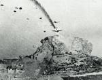 Trafiony niemiecki samolot spada na Kretę podczas operacji desantowej pod kryptonimem „Merkury”   