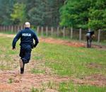 Na gorącym uczynku policjanci ze Świnoujścia zatrzymali w ubiegłym roku mężczyznę,  który wykopywał kabel wysokiego napięcia. Przez dwie godziny w części miasta nie było prądu 