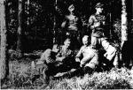 Grupa kadry  Inspektoratu  Suwalskiego  (Rejonu „C” AKO),  siedzi w środku  mjr Franciszek  Szabunia „Zemsta”