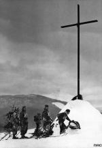 Krzyż wzniesiony przez legionistów na przełęczy Rogodze. W latach II Rzeczpospolitej nosiła nazwę przełęczy Legionów.