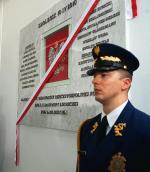 Zmarłych w wypadku parlamentarzystów upamiętniono tablicą odsłoniętą 20 października 2010 r. w budynku Sejmu 