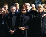 W październiku 2010 r.  w pielgrzymce rodzin ofiar do Smoleńska wzięła udział pierwsza dama Anna Komorowska. Na miejscu obecna była też żona prezydenta Rosji Swietłana Miedwiediewa 