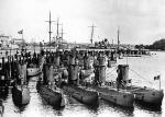 Flotylla U-Bootów w Kilonii udekorowanych z okazji wizyty regenta Węgier Horthy’ego, 1938 r. 