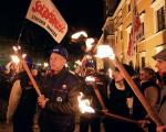 Wieczorem Krakowskim Przedmieściem przeszedł zorganizowany jak co miesiąc marsz pamięci