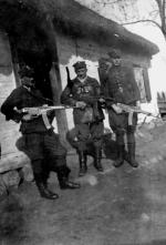 Żołnierze z oddziału partyzanckiego  „Huzara”